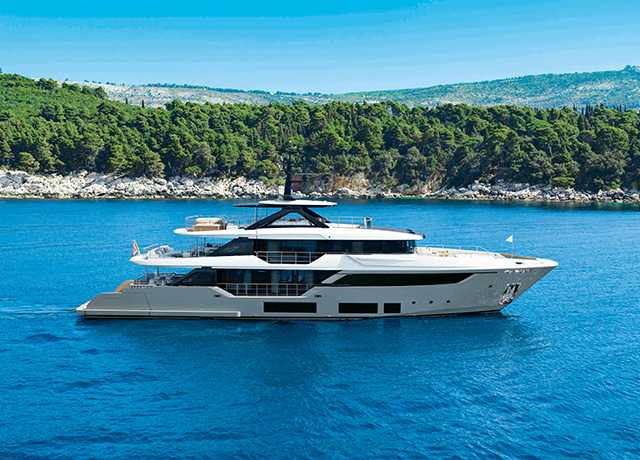 The new Custom Line Navetta 38: a masterpiece of elegance and design.<br />
 